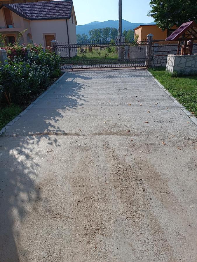 Calm Nest Apartment Niksic Luaran gambar