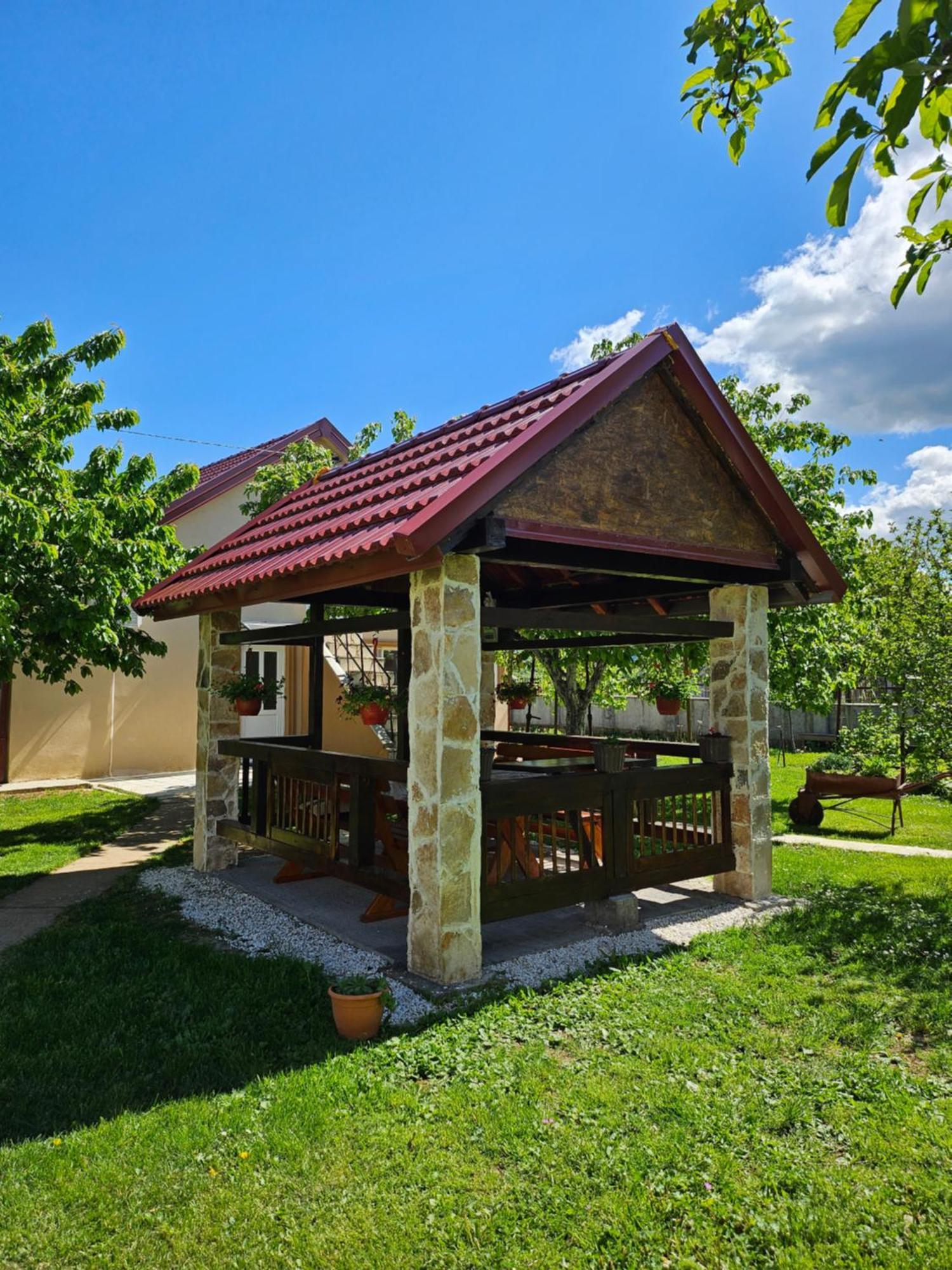 Calm Nest Apartment Niksic Luaran gambar