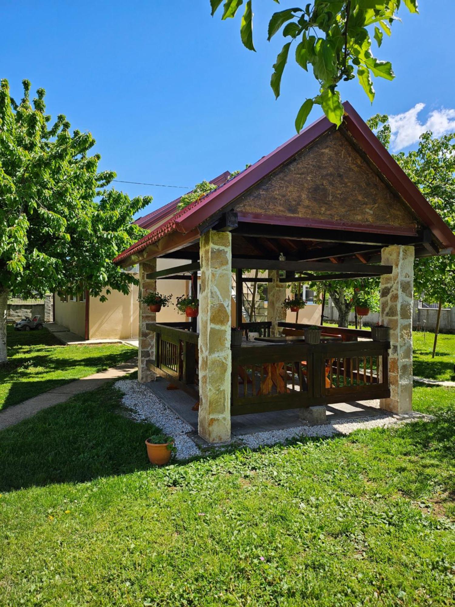 Calm Nest Apartment Niksic Luaran gambar