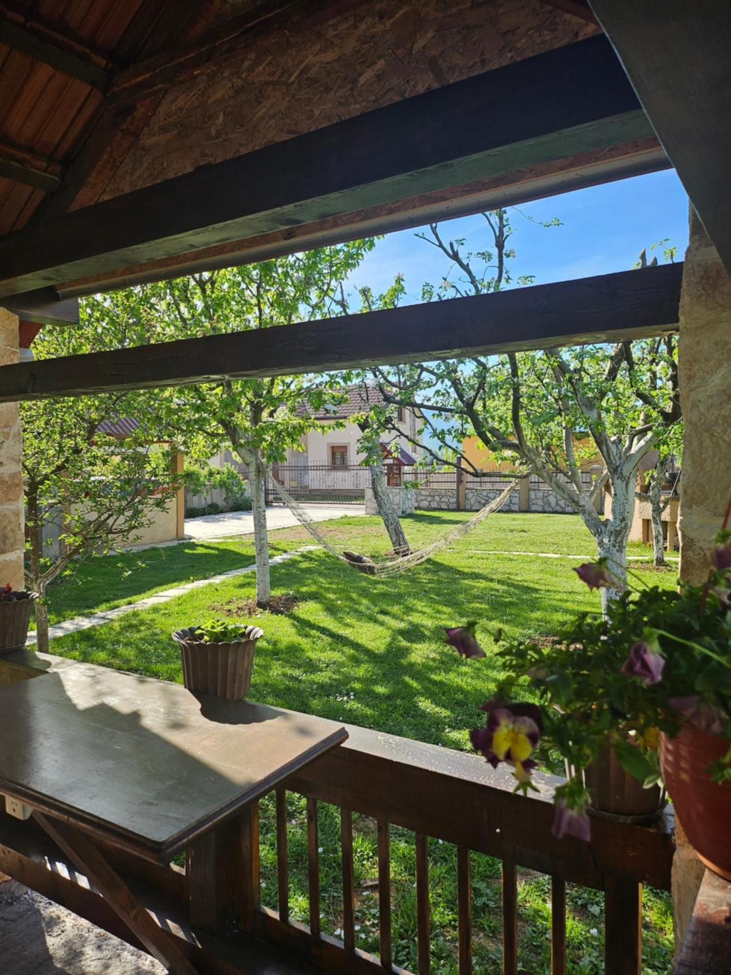 Calm Nest Apartment Niksic Luaran gambar