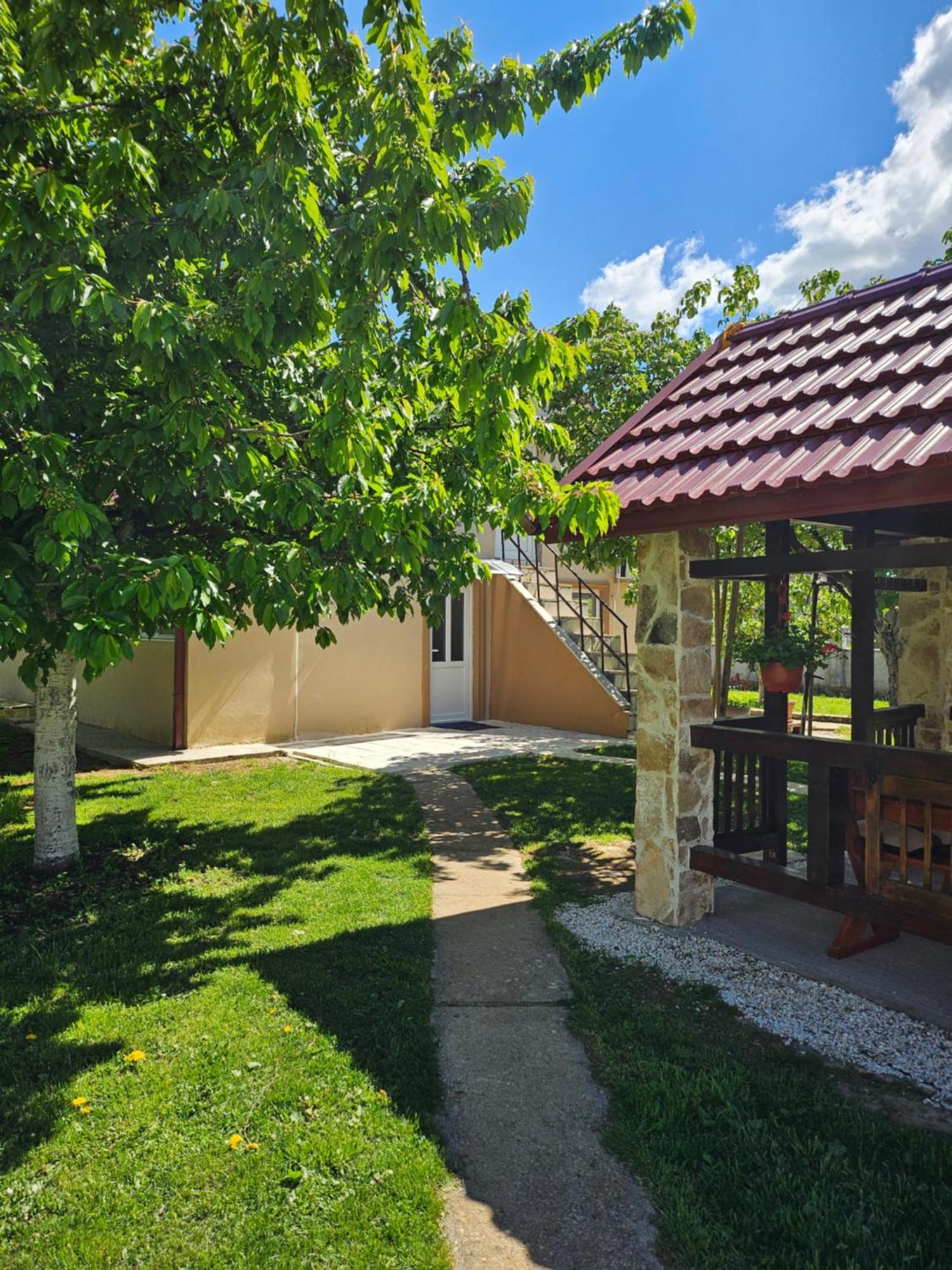 Calm Nest Apartment Niksic Luaran gambar