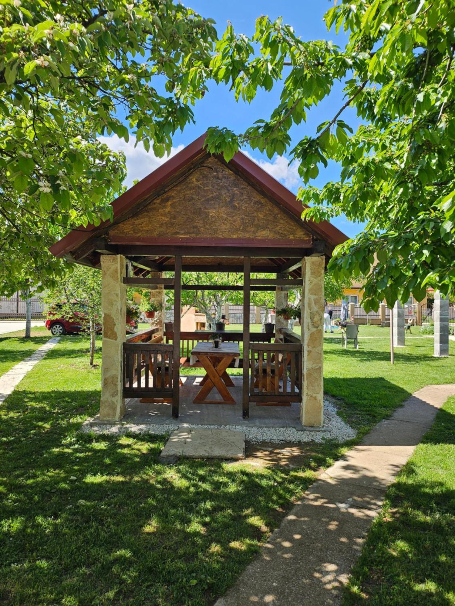 Calm Nest Apartment Niksic Luaran gambar